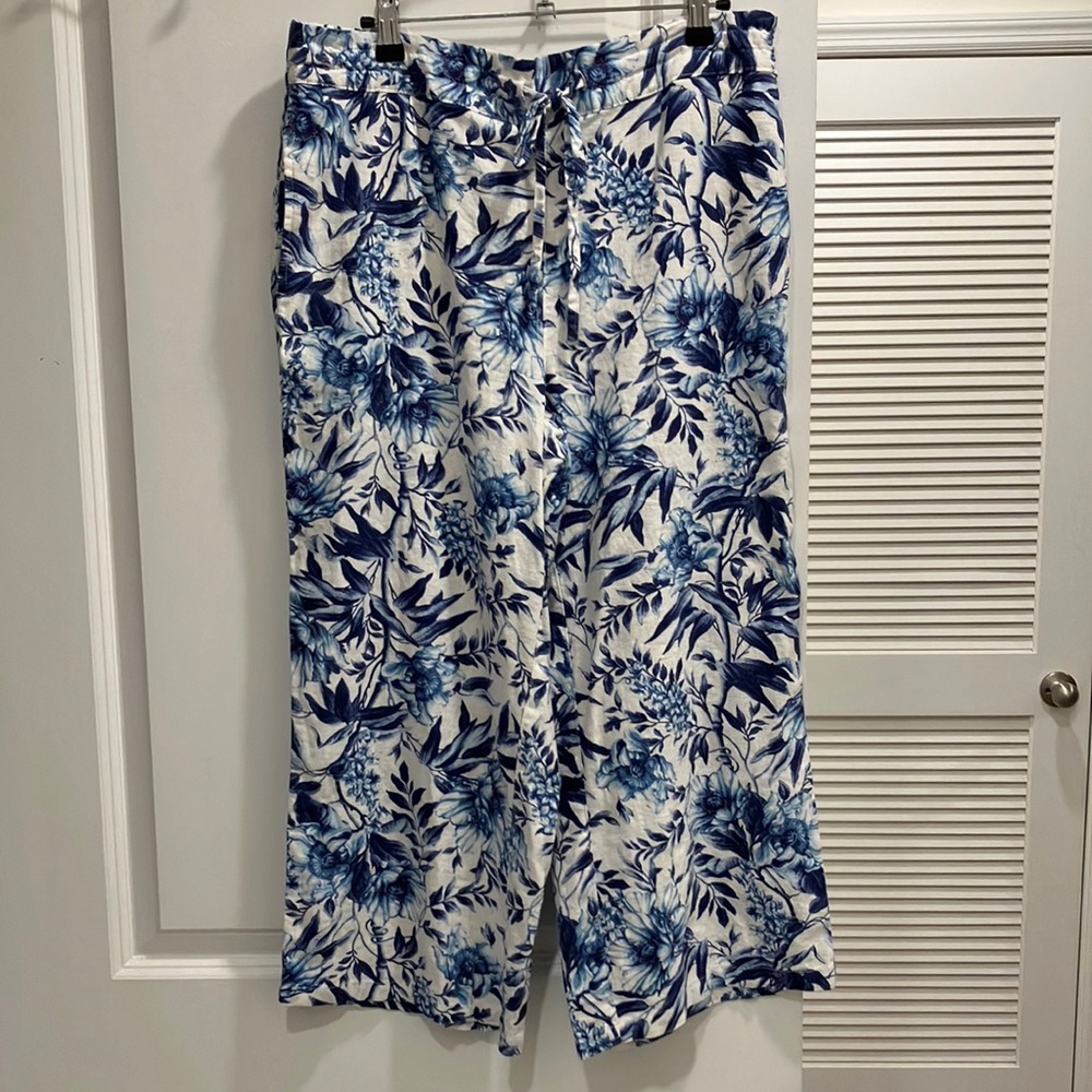 NWT PER SE PL LINEN BLEND BLUE FLORAL STRETCH BAND INTERNAL BELT 2 POCKET CAPRIS